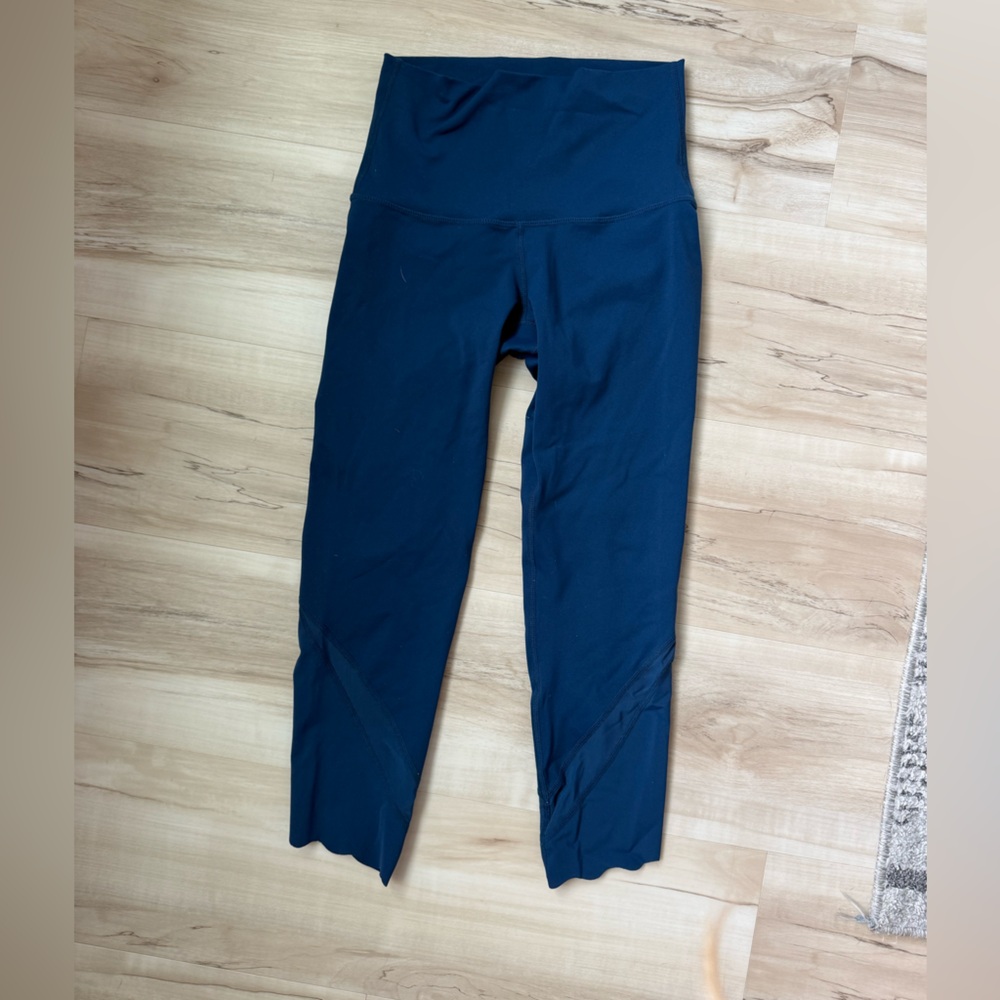 Lululemon Athletica Women’s Cropped & Scalloped Navy Leggings